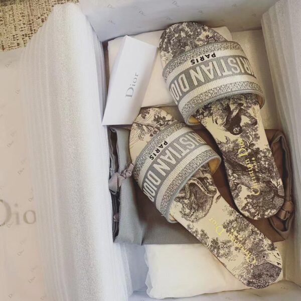 DIOR DWAY Embroidered slippers