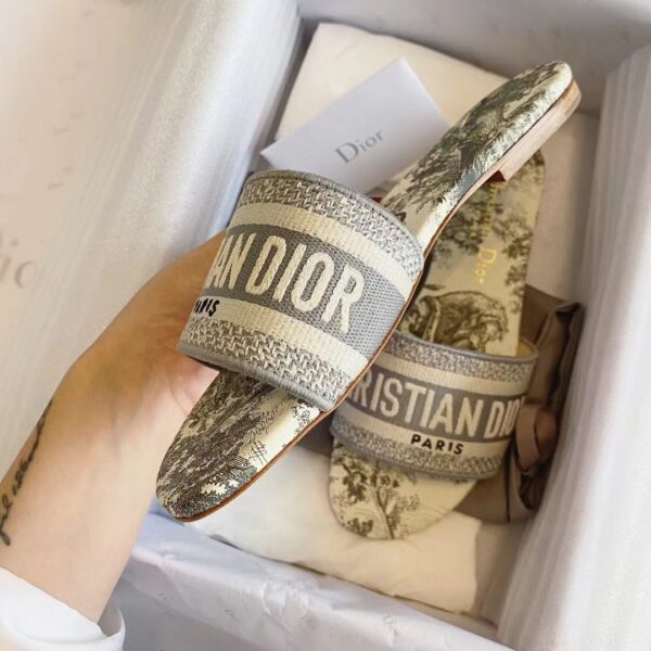 DIOR DWAY Embroidered slippers