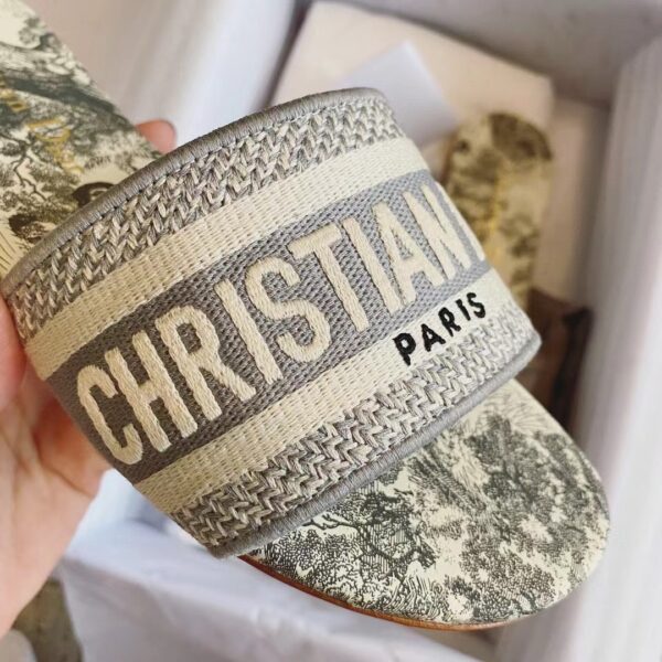 DIOR DWAY Embroidered slippers