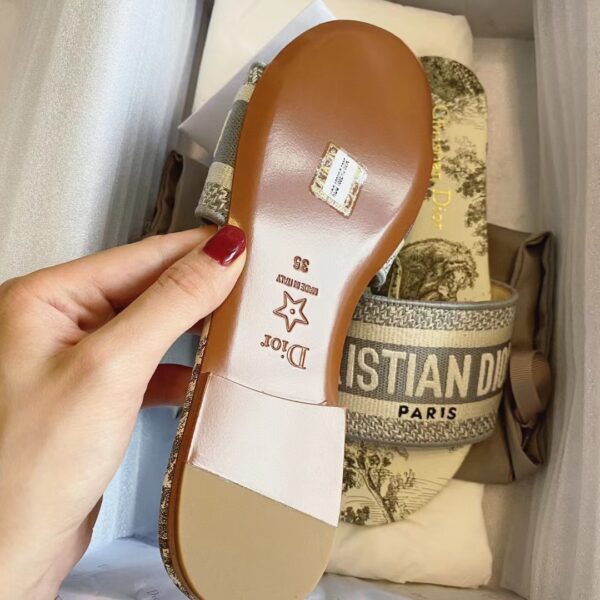 DIOR DWAY Embroidered slippers