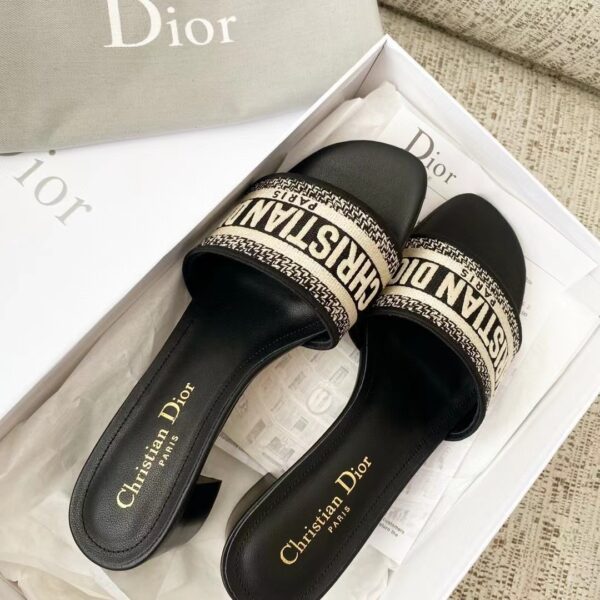 DIOR DWAY Embroidered slippers
