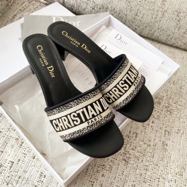 DIOR DWAY Embroidered slippers