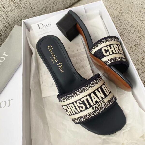 DIOR DWAY Embroidered slippers