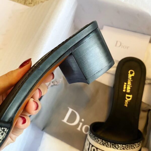 DIOR DWAY Embroidered slippers