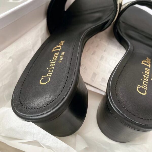 DIOR DWAY Embroidered slippers