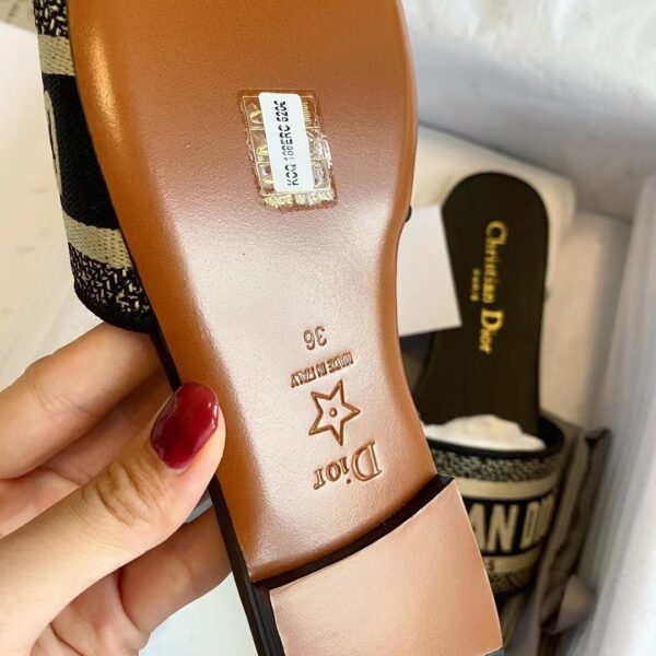 DIOR DWAY Embroidered slippers