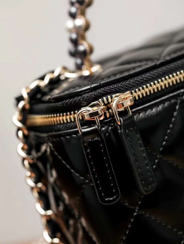 CHANEL 24P Pearl makeup case bag