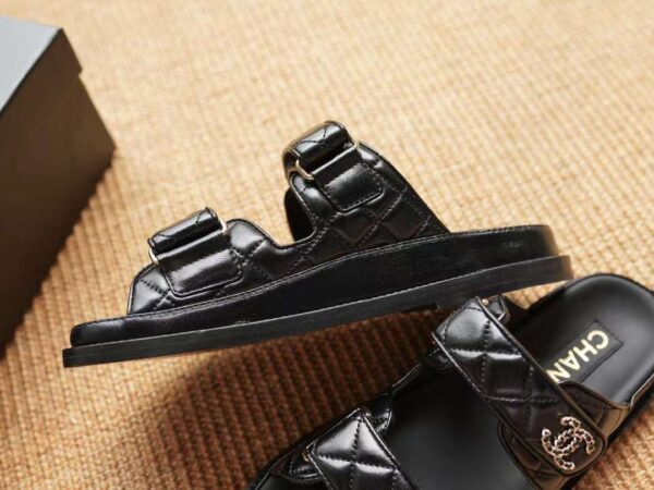 CHANEL 24P Velcro slippers