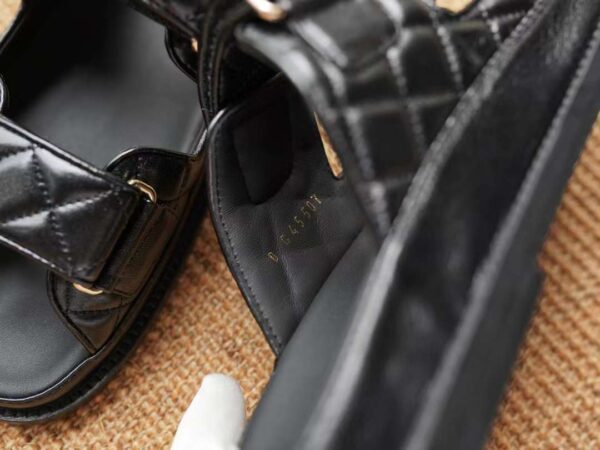 CHANEL 24P Velcro slippers