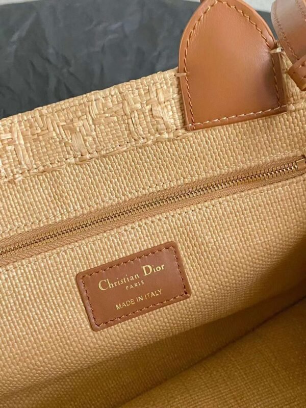 𝗗𝗜𝗢𝗥 𝗯𝗼𝗼𝗸 𝘁𝗼𝘁𝗲 bag