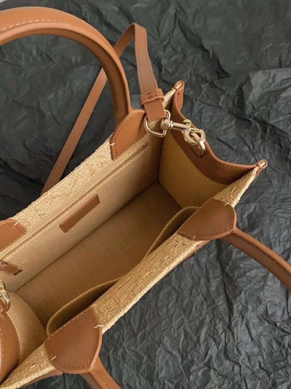 𝗗𝗜𝗢𝗥 𝗯𝗼𝗼𝗸 𝘁𝗼𝘁𝗲 bag