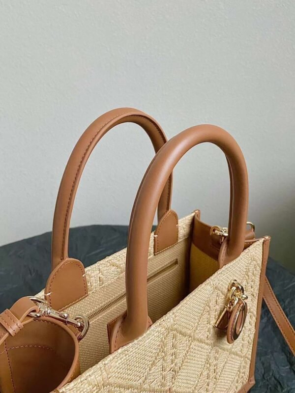 𝗗𝗜𝗢𝗥 𝗯𝗼𝗼𝗸 𝘁𝗼𝘁𝗲 bag
