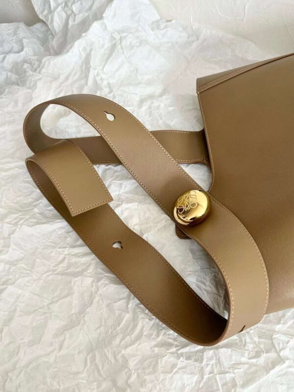 Loewe pebble  Bucket bag