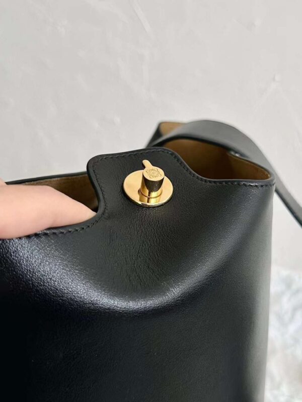 Loewe pebble  Bucket bag
