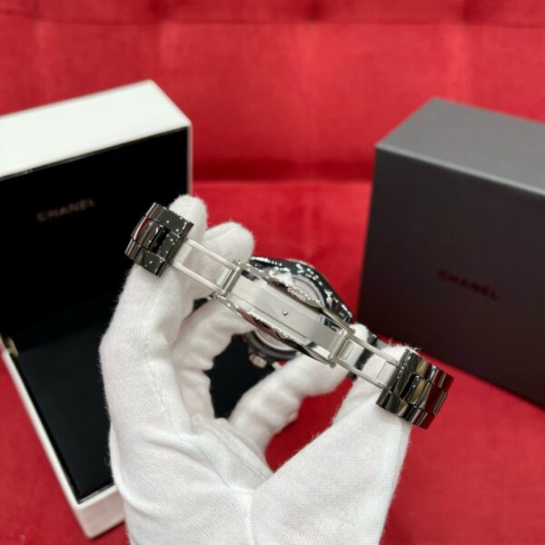 CHANEL J12 WATCH CALIBER 12.2