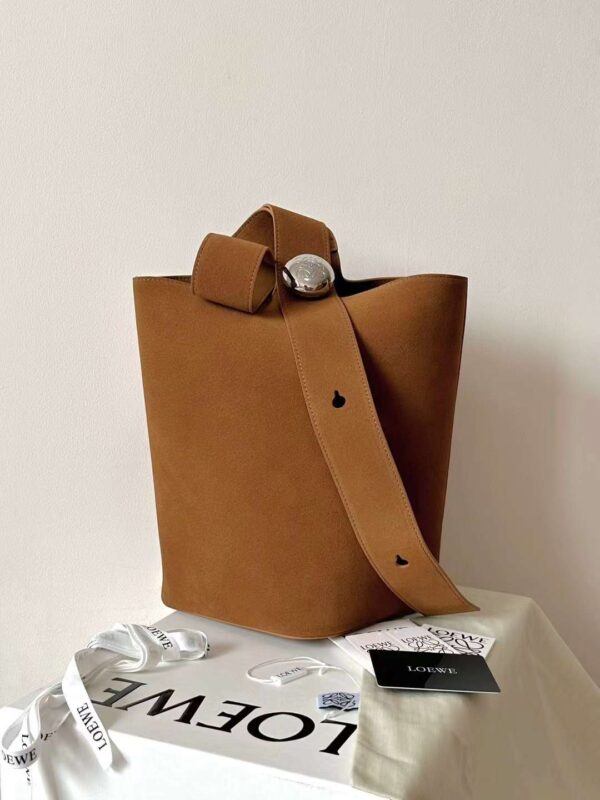 LOEWE PEBBLE  bucket bag