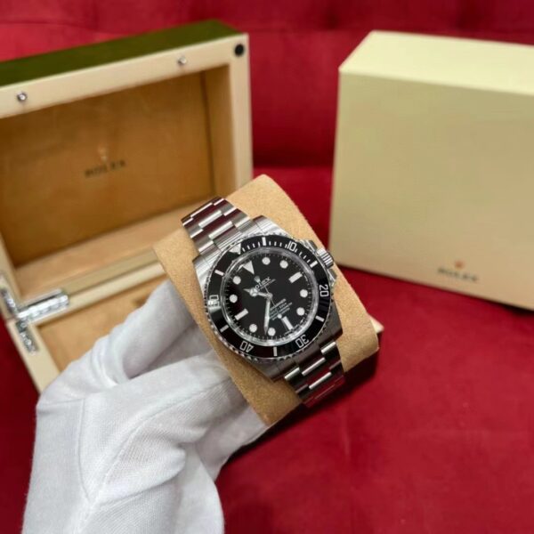 ROLEX Submariner Oyster 124060
