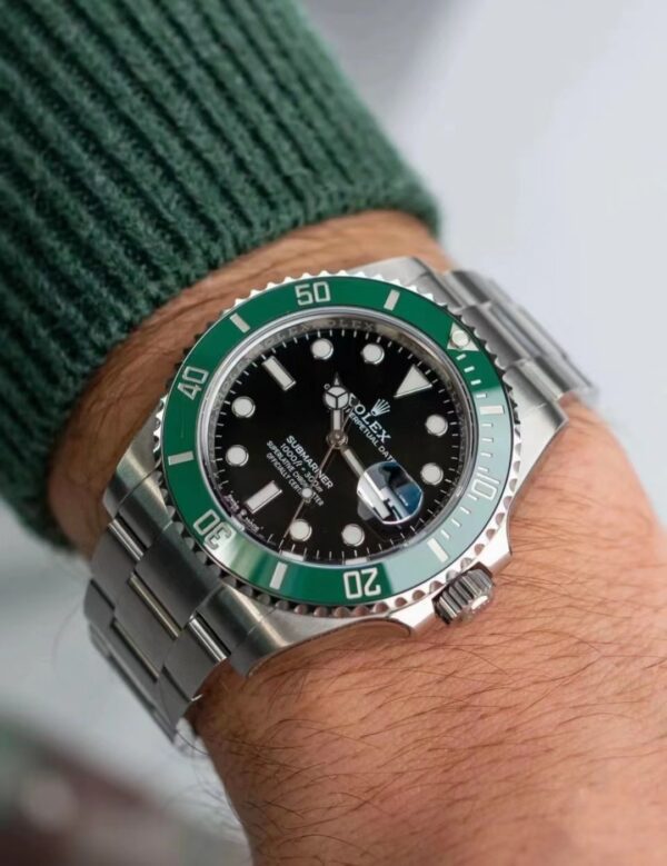 ROLEX Submariner DATE Oyster 126610LV