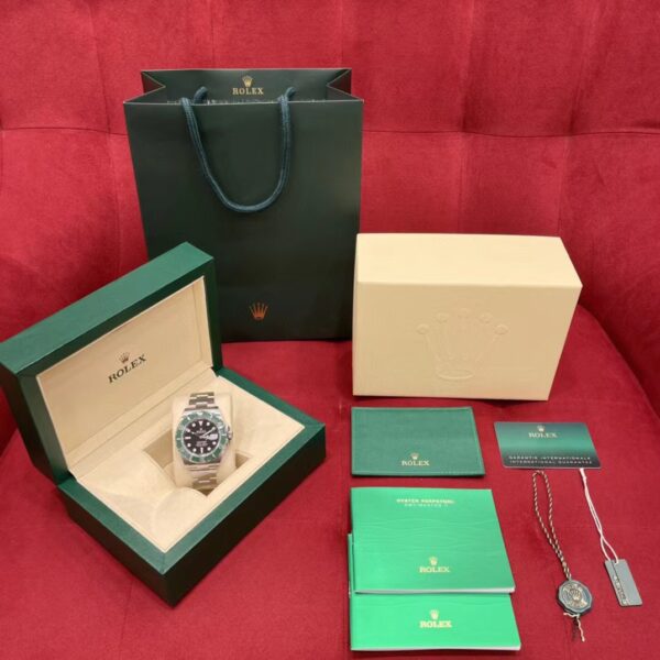 ROLEX Submariner DATE Oyster 126610LV