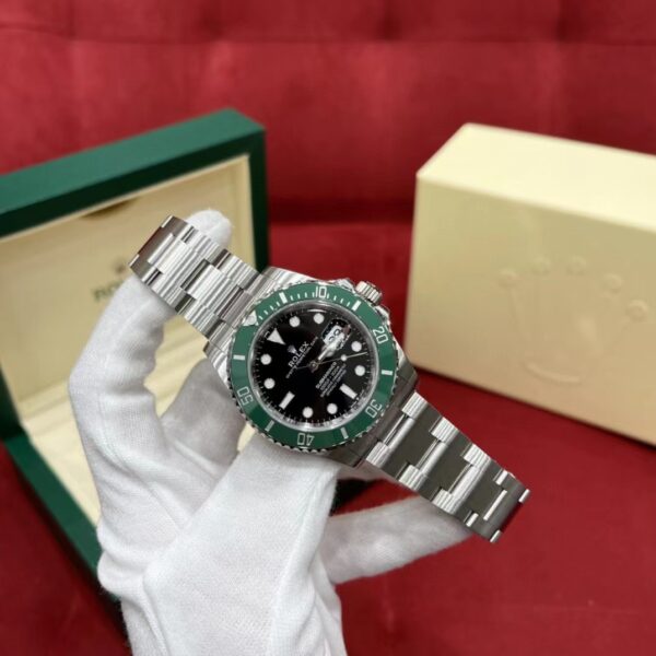 ROLEX Submariner DATE Oyster 126610LV