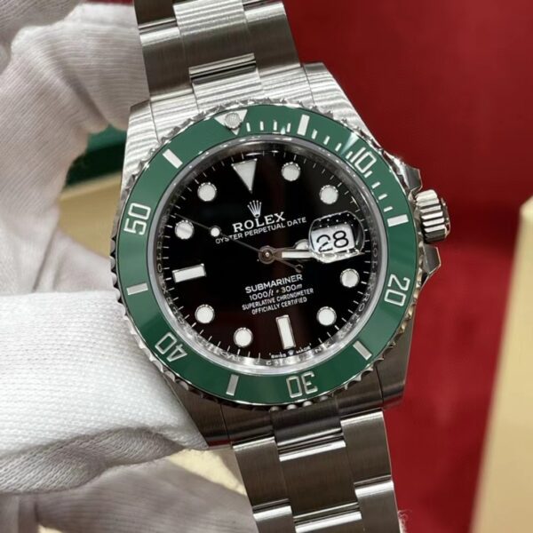 ROLEX Submariner DATE Oyster 126610LV