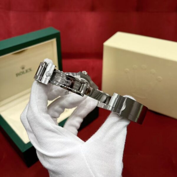 ROLEX Submariner DATE Oyster 126610LV