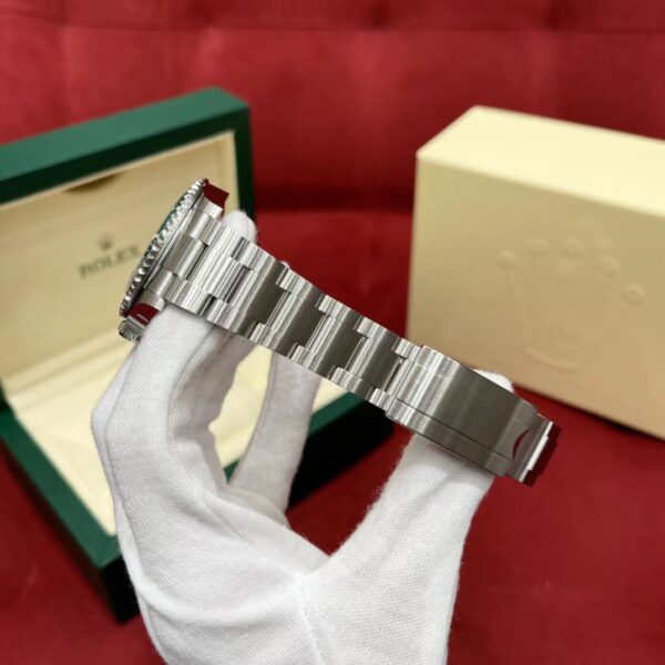 ROLEX Submariner DATE Oyster 126610LV