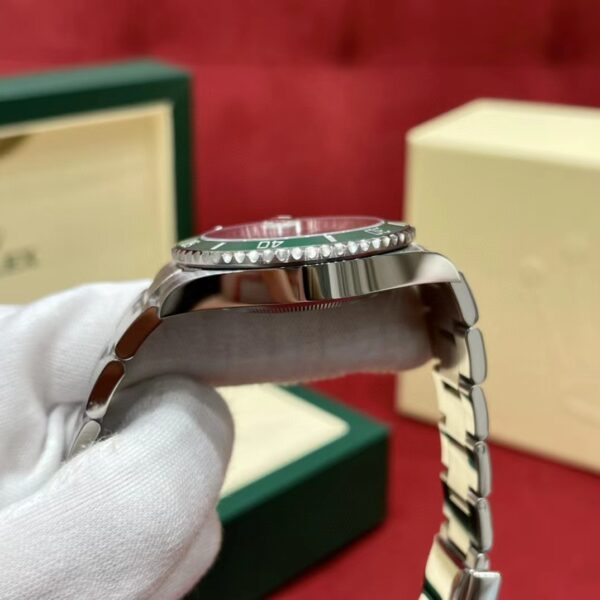 ROLEX Submariner DATE Oyster 126610LV