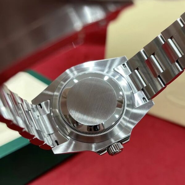 ROLEX Submariner DATE Oyster 126610LV