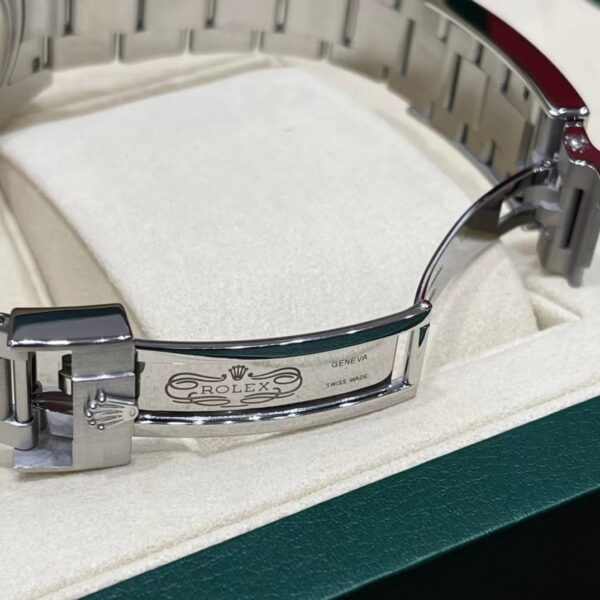 ROLEX Submariner DATE Oyster 126610LV