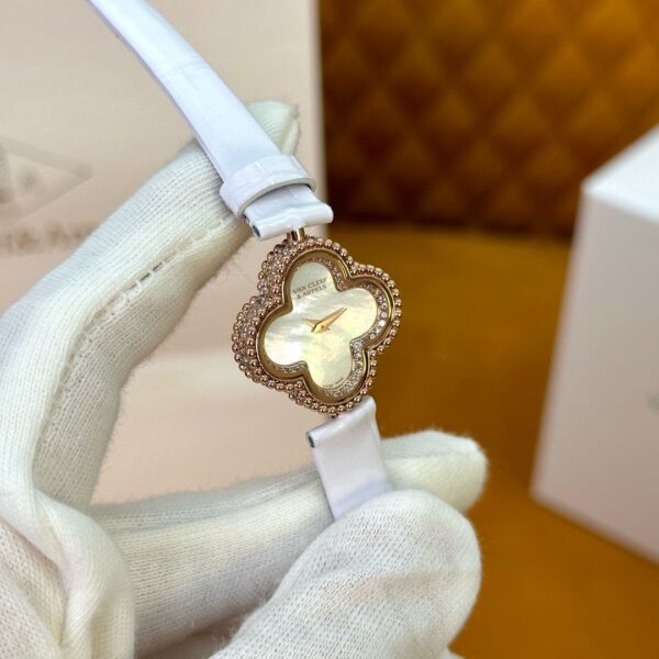 VAN CLEEF&ARPELS Sweet Alhambra watch