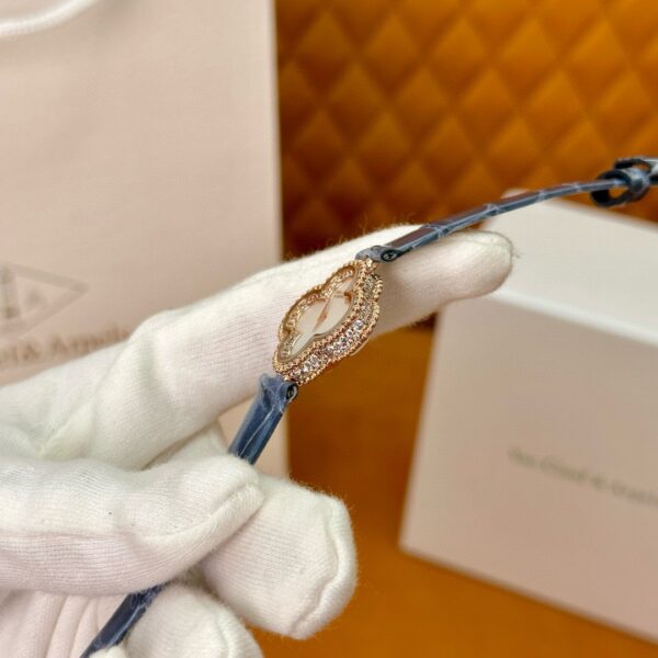 VAN CLEEF&ARPELS Sweet Alhambra watch