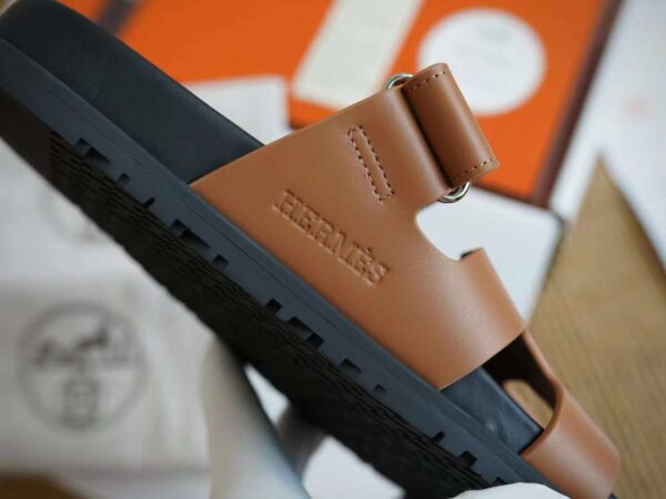 HERMES CHYPRE Casual slippers