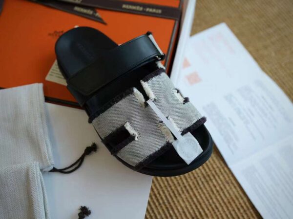 HERMES CHYPRE Casual slippers