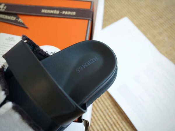 HERMES CHYPRE Casual slippers