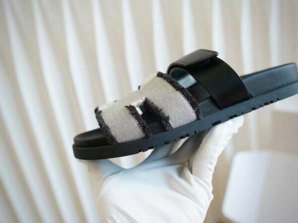 HERMES CHYPRE Casual slippers