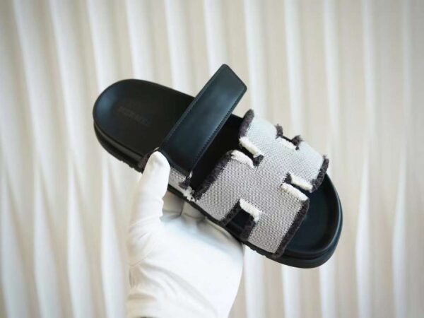 HERMES CHYPRE Casual slippers