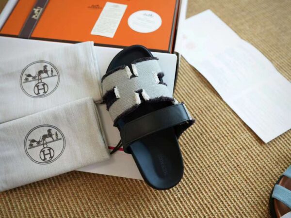 HERMES CHYPRE Casual slippers
