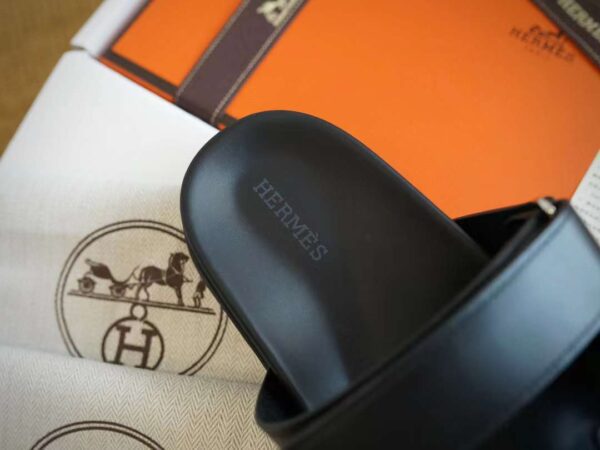 HERMES CHYPRE Casual slippers