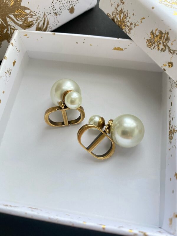 DIOR LOGO  Vintage pearl stud earrings