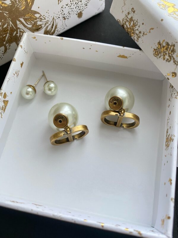 DIOR LOGO  Vintage pearl stud earrings