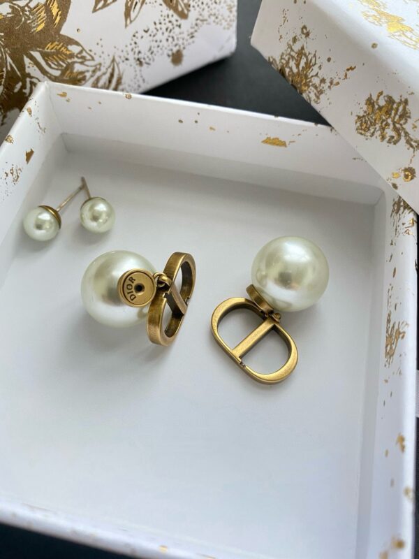 DIOR LOGO  Vintage pearl stud earrings