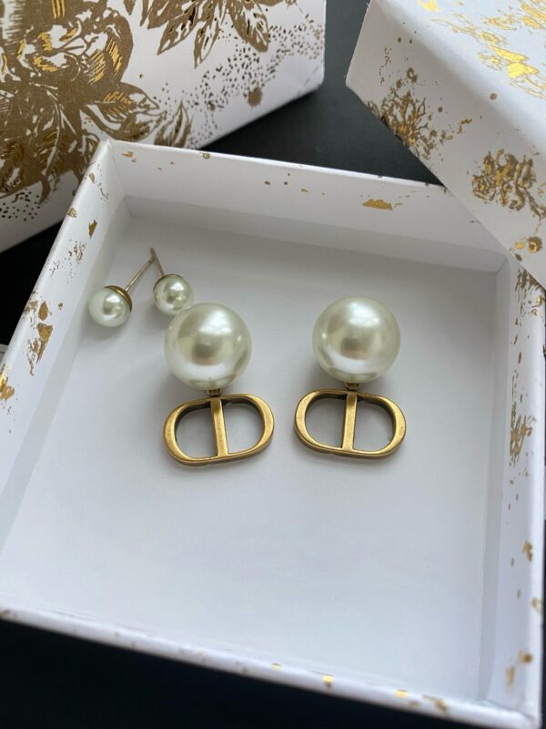 DIOR LOGO  Vintage pearl stud earrings