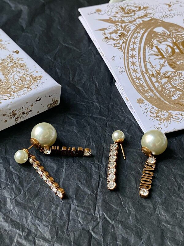 DIOR TRBALES pearl stud earrings