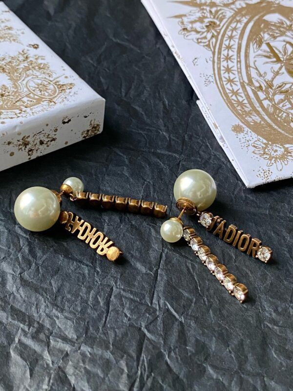 DIOR TRBALES pearl stud earrings