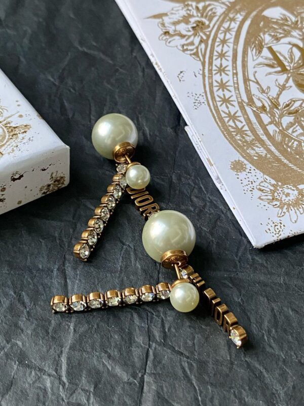 DIOR TRBALES pearl stud earrings