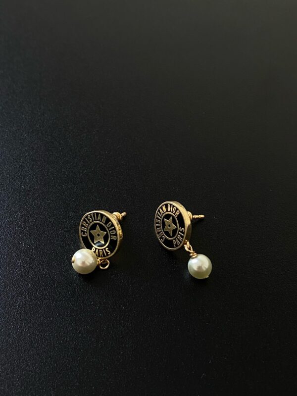 DIOR Badge pearl earrings