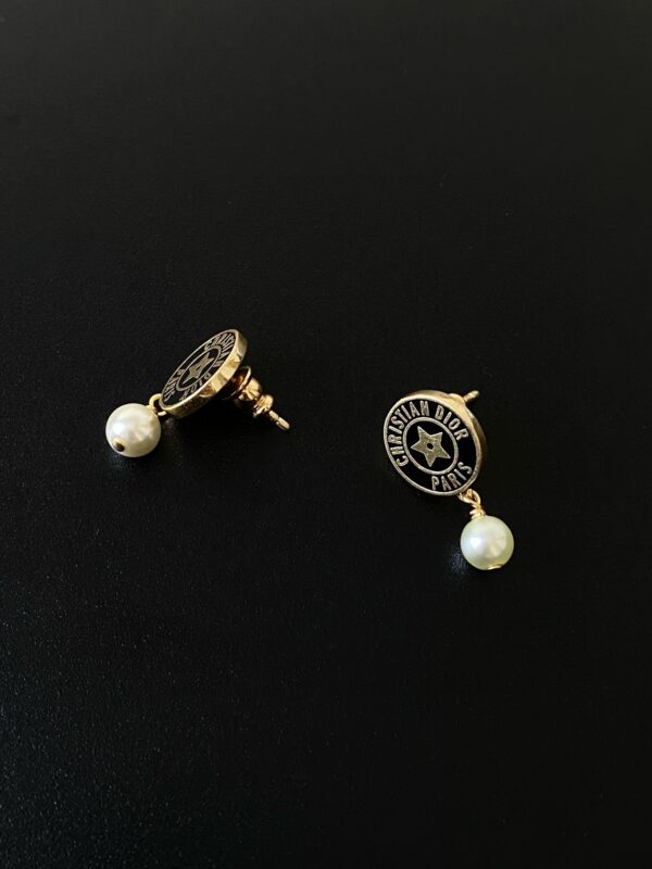 DIOR Badge pearl earrings