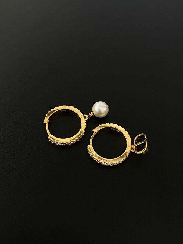 DIOR FALL 22 Alphabet pearl earrings