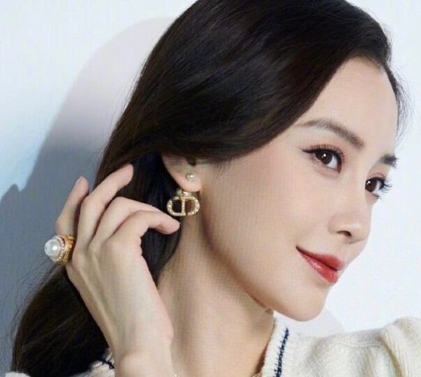 DIOR Alphabet pearl earrings